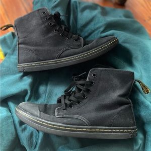 Dr. Martens Shoreditch canvas boot size 8